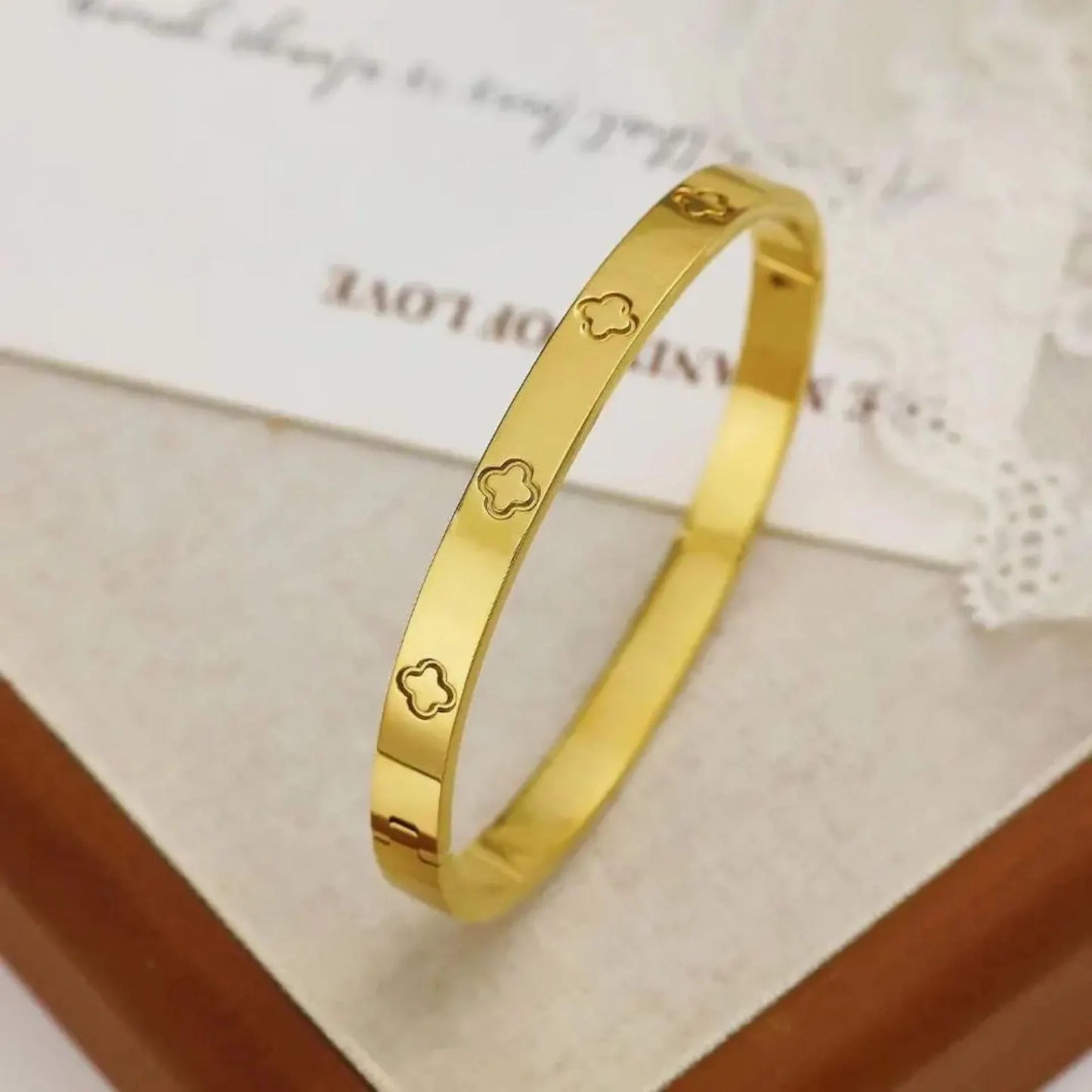LIORA BANGLE